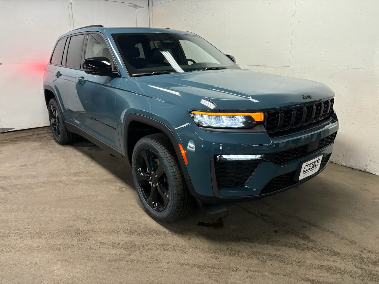 2026 Jeep Grand Cherokee LIMITED 4X4 — photo 1 of 38