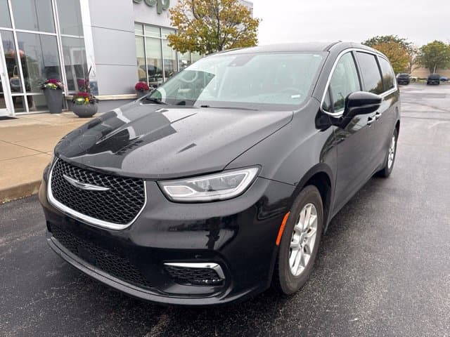 2024 Chrysler Pacifica Touring L — photo 1 of 7