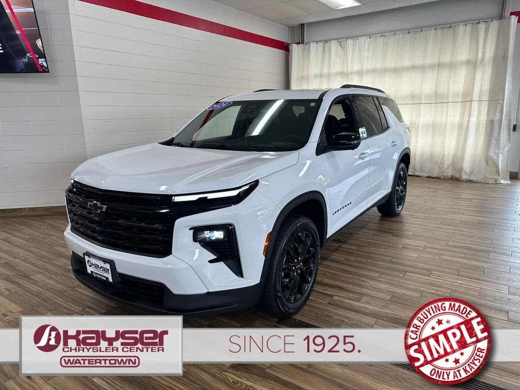 2024 Chevrolet Traverse LT — photo 1 of 43