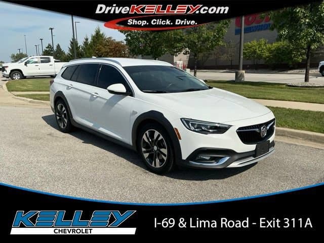 2019 Buick Regal TourX Essence — photo 1 of 38