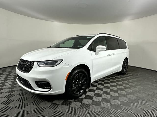 2021 Chrysler Pacifica Touring — photo 1 of 39