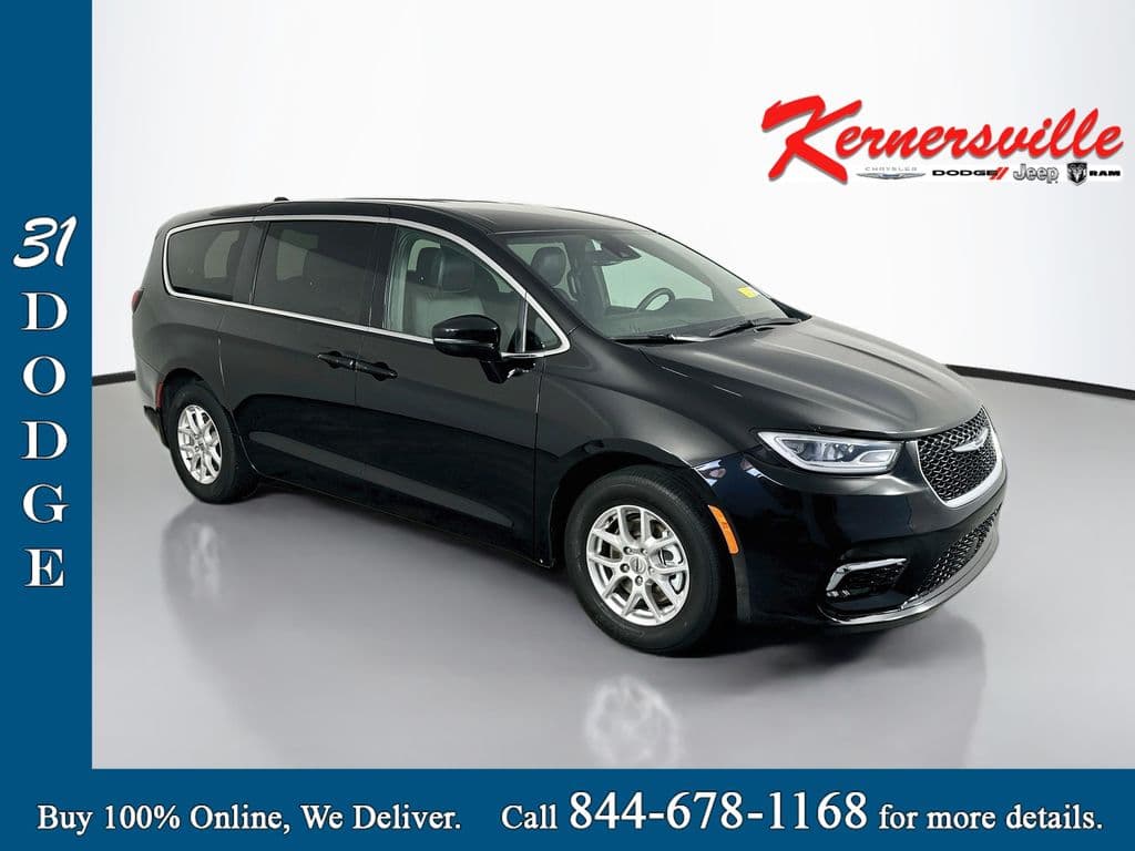 2025 Chrysler Pacifica Select — photo 1 of 35