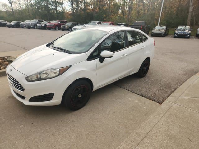 2019 Ford Fiesta SE — photo 1 of 15