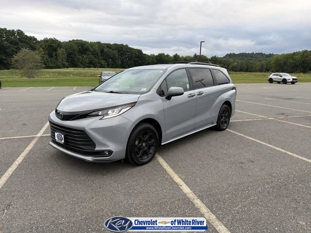 2025 Toyota Sienna XSE — photo 1 of 36