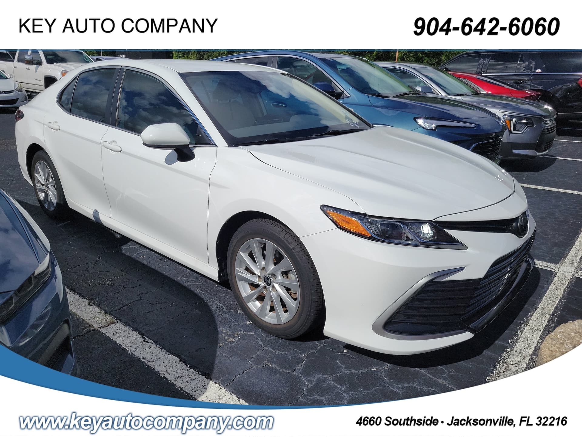 2021 Toyota Camry LE — photo 1 of 4