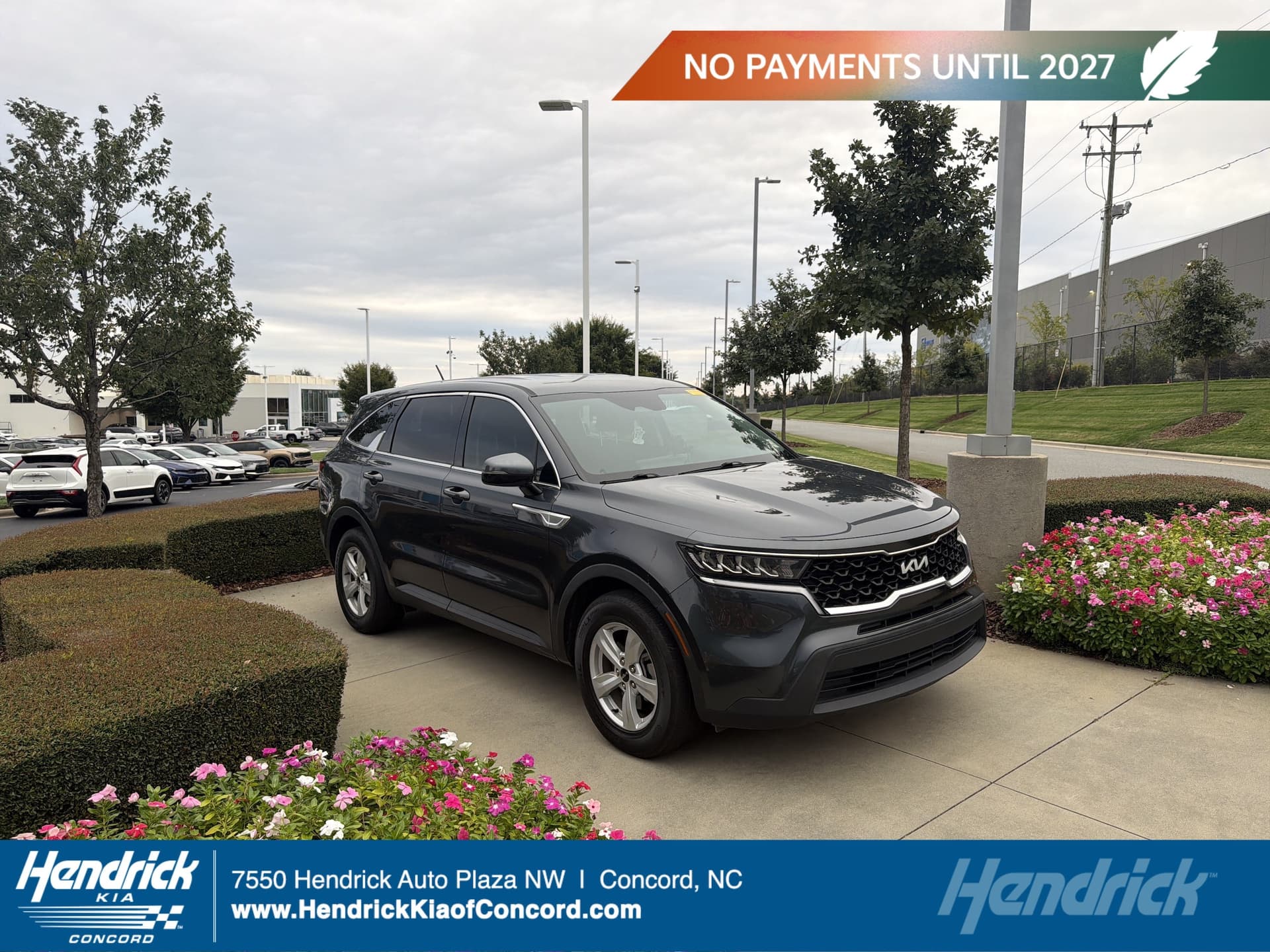 2023 Kia Sorento LX — photo 1 of 10
