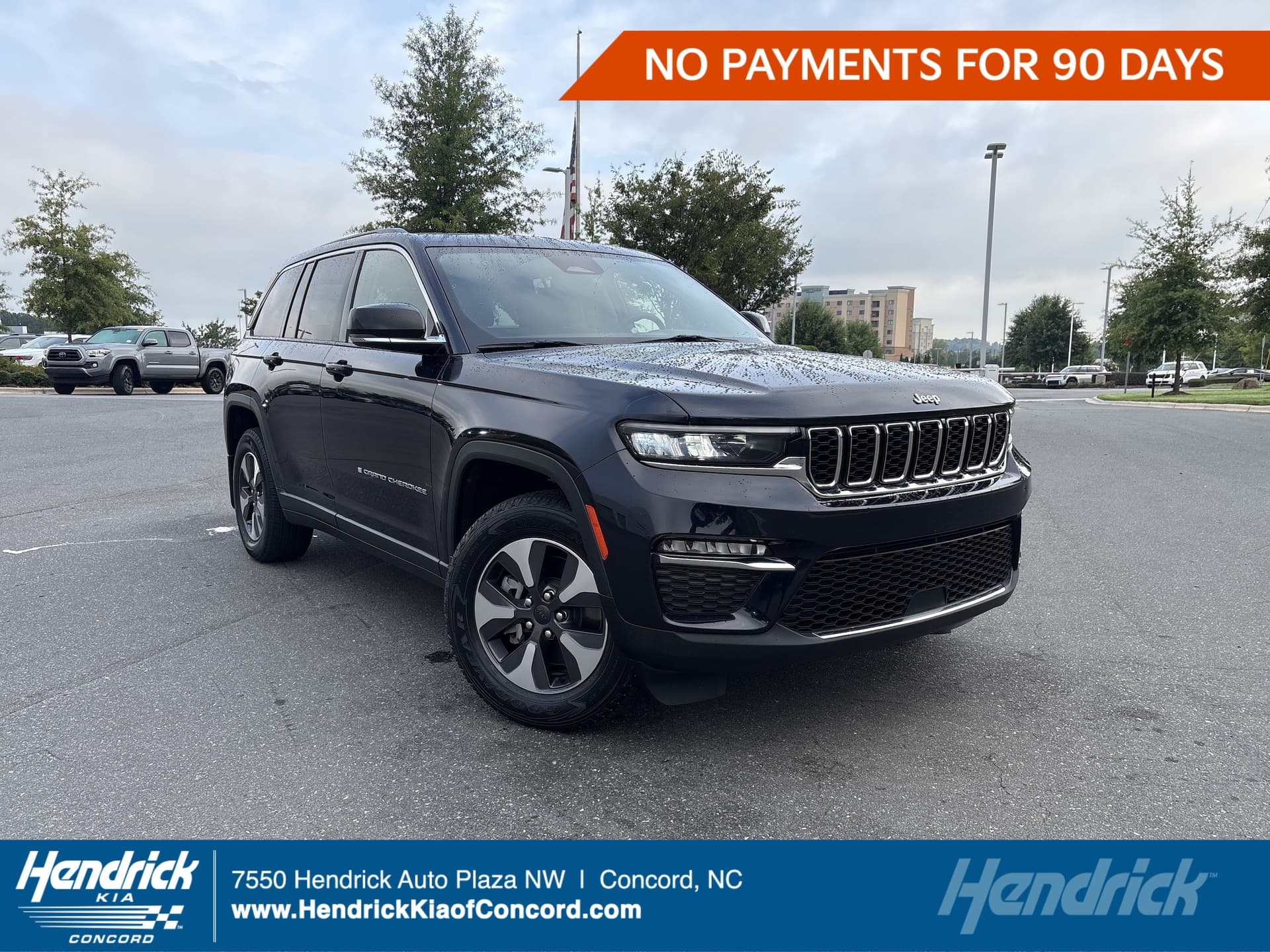 2022 Jeep Grand Cherokee 4xe Base — photo 1 of 38