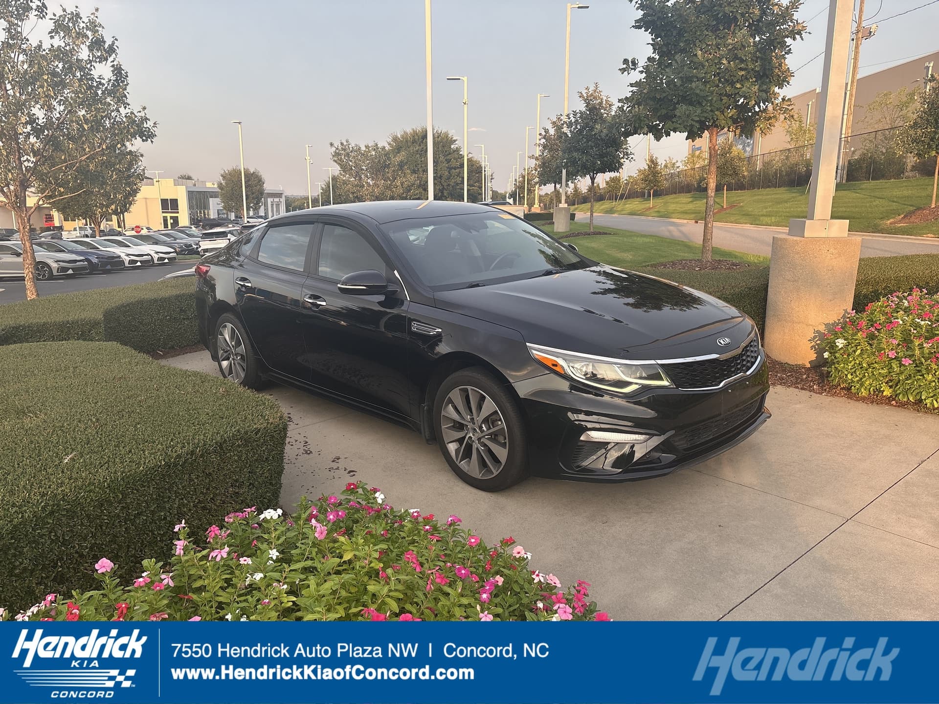 2019 Kia Optima S — photo 1 of 8