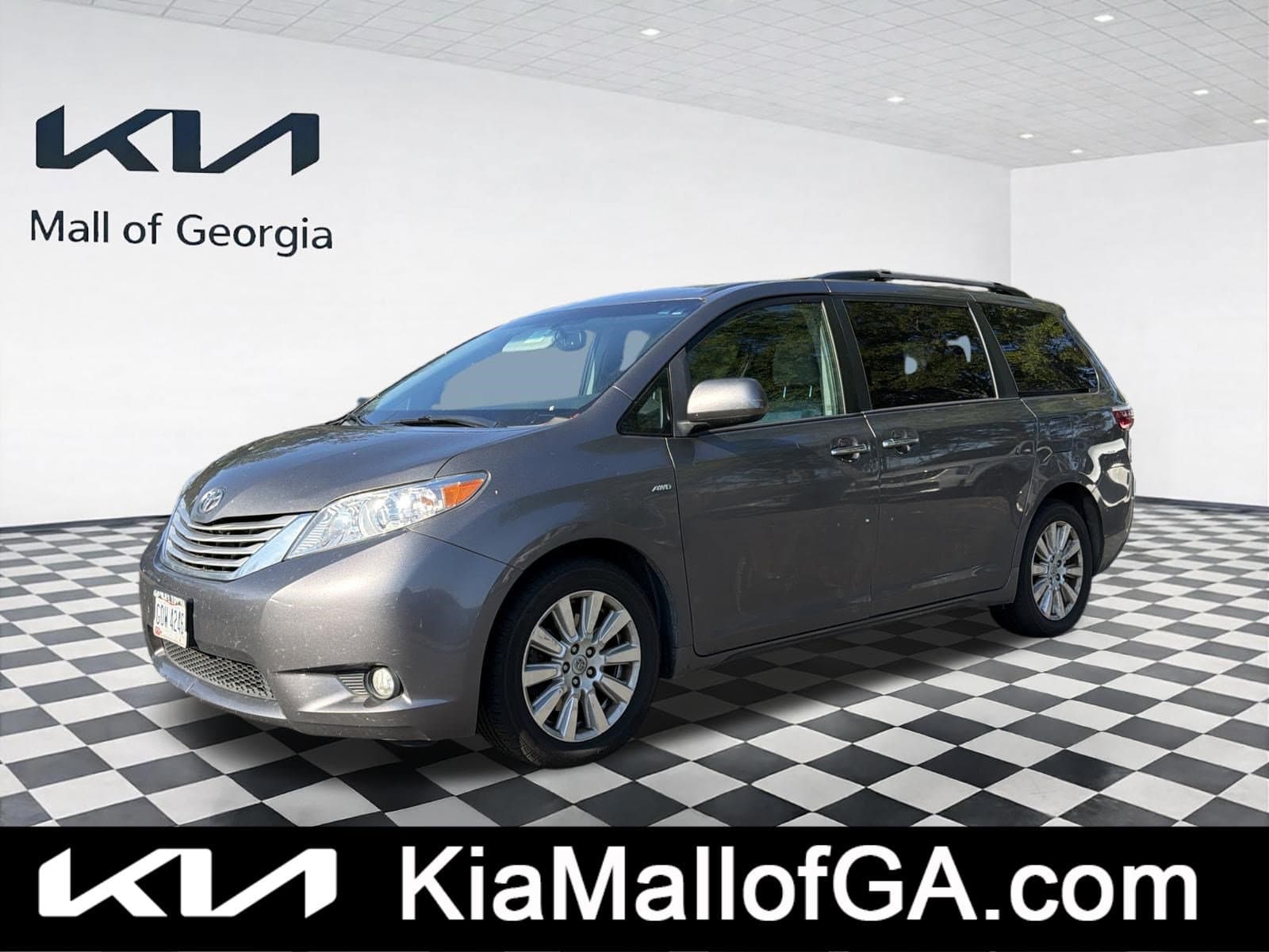 2017 Toyota Sienna XLE — photo 1 of 10