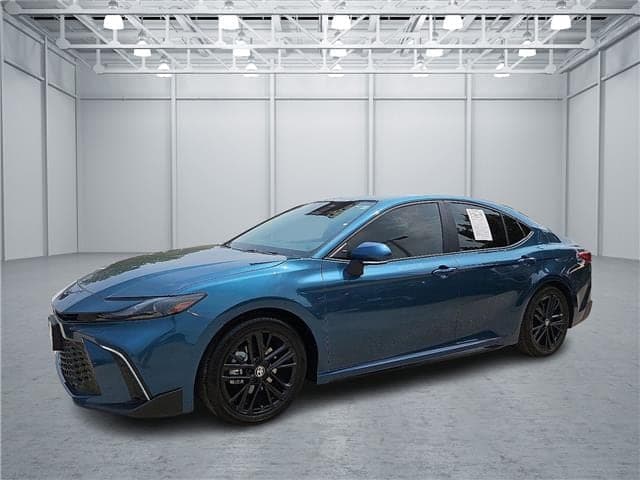 2025 Toyota Camry SE — photo 1 of 20