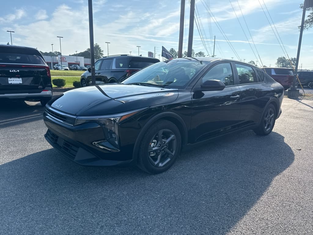 2026 Kia K4 LXS — photo 1 of 23