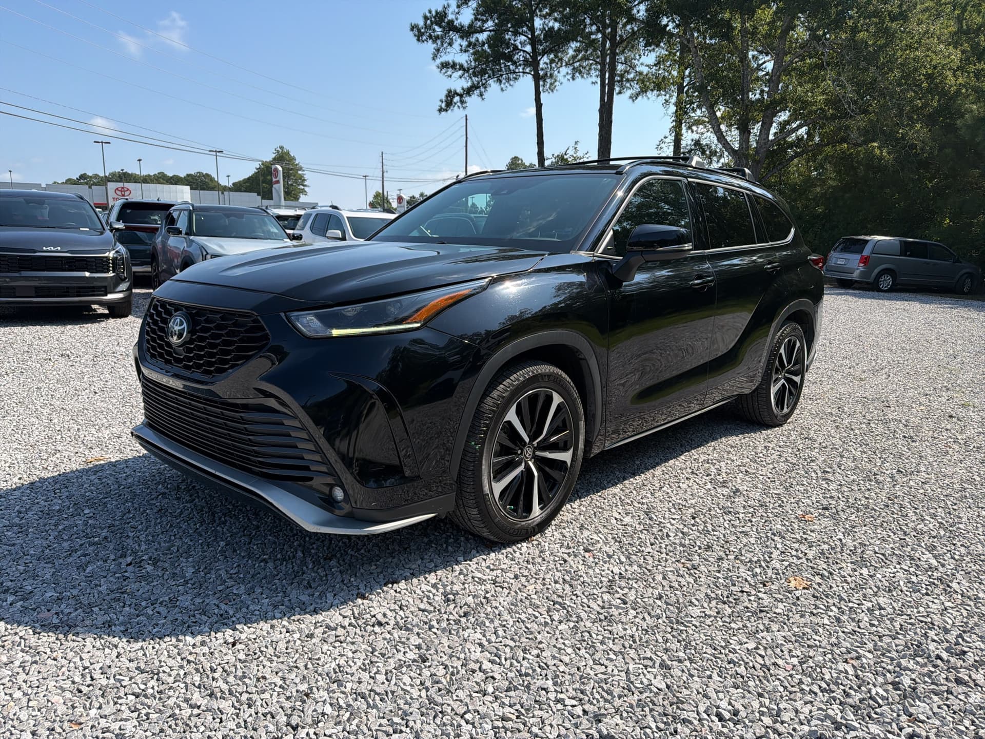 2021 Toyota Highlander XSE — photo 1 of 26