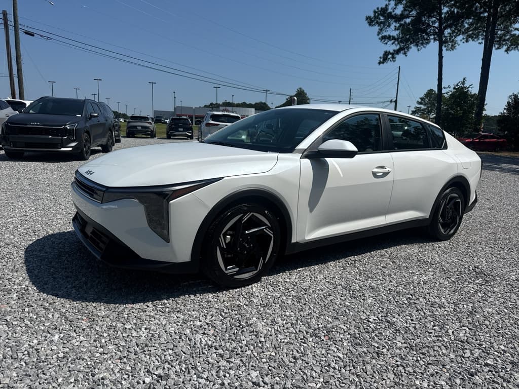2025 Kia K4 EX — photo 1 of 24