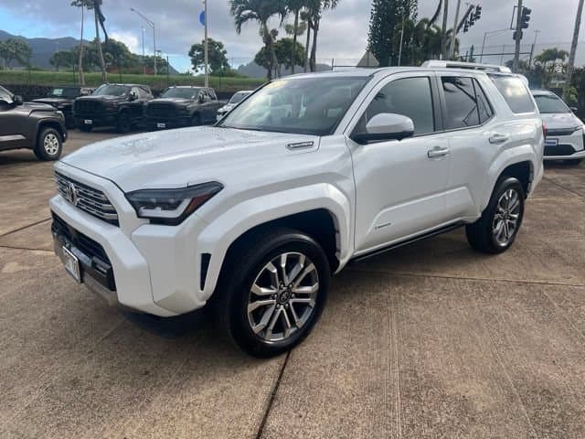 2025 Toyota 4Runner Base — photo 1 of 17