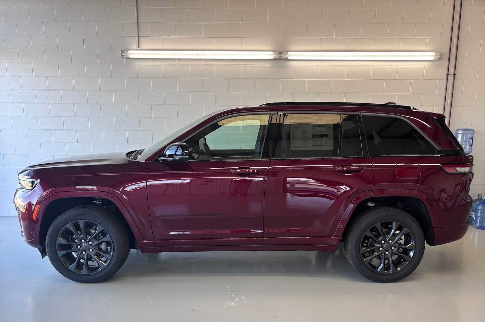 2026 Jeep Grand Cherokee LIMITED RESERVE 4X4 — photo 1 of 41