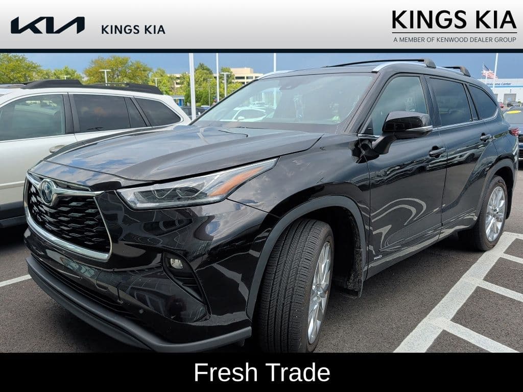 2022 Toyota Highlander Hybrid Limited — photo 1 of 2