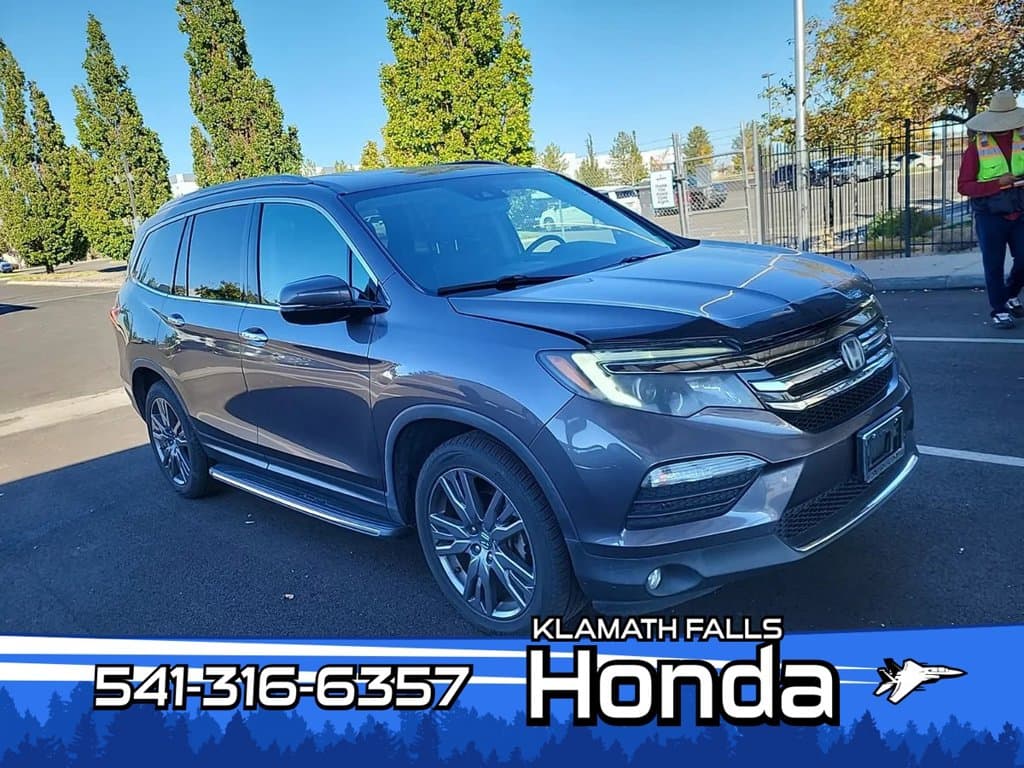 2017 Honda Pilot Elite — photo 1 of 15