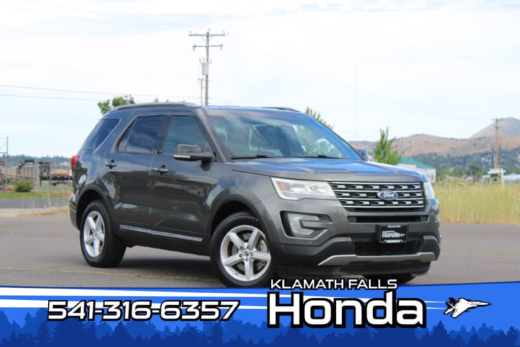 2016 Ford Explorer XLT — photo 1 of 36
