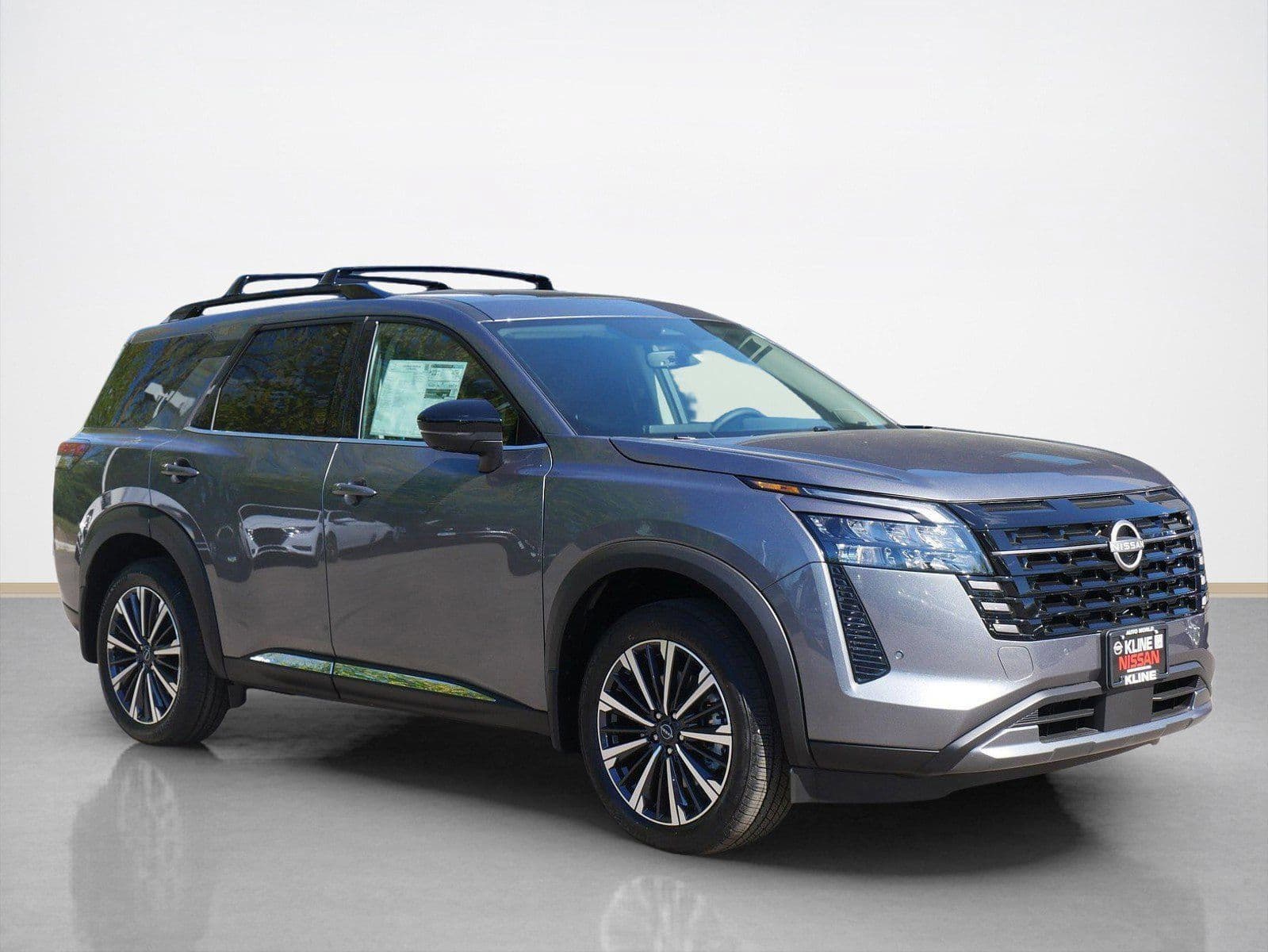 2026 Nissan Pathfinder Platinum — photo 1 of 10