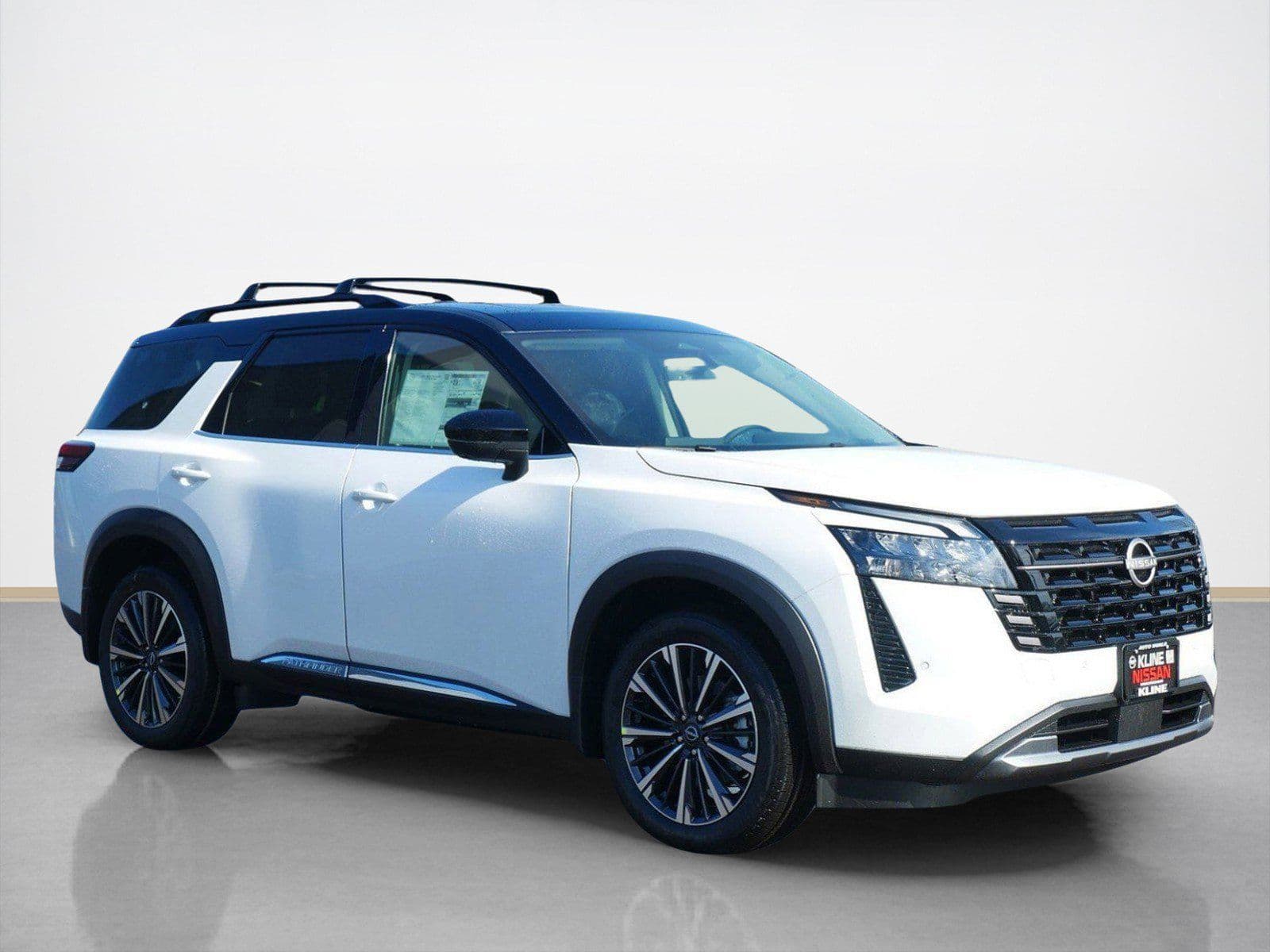 2026 Nissan Pathfinder Platinum — photo 1 of 10