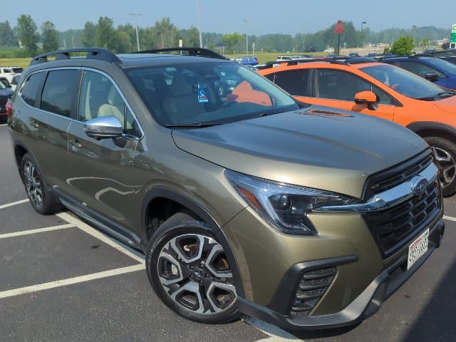 2023 Subaru Ascent Limited — photo 1 of 21