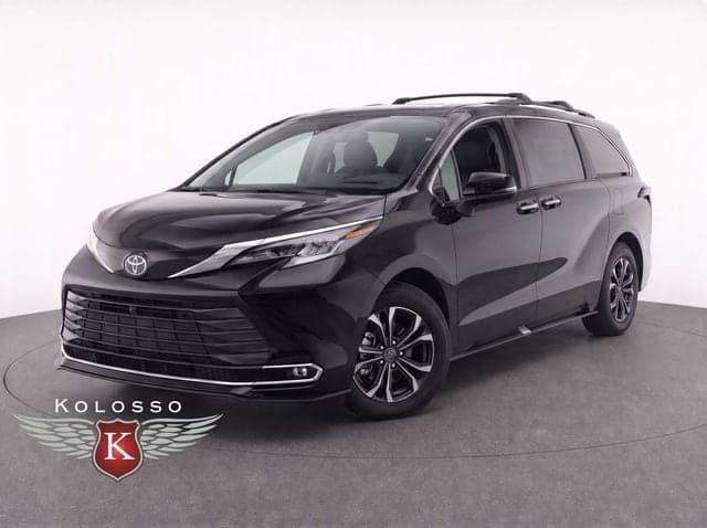 2026 Toyota Sienna Platinum 7 Passenger — photo 1 of 34