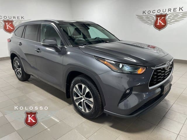 2022 Toyota Highlander XLE — photo 1 of 36