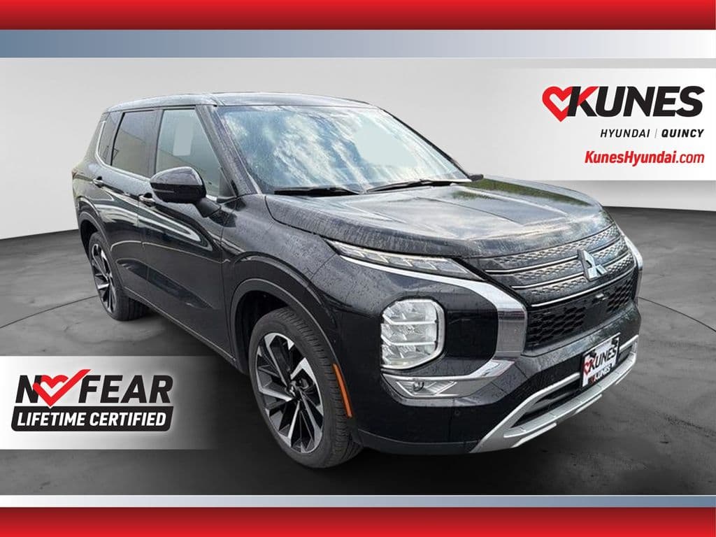 2024 Mitsubishi Outlander SE — photo 1 of 30