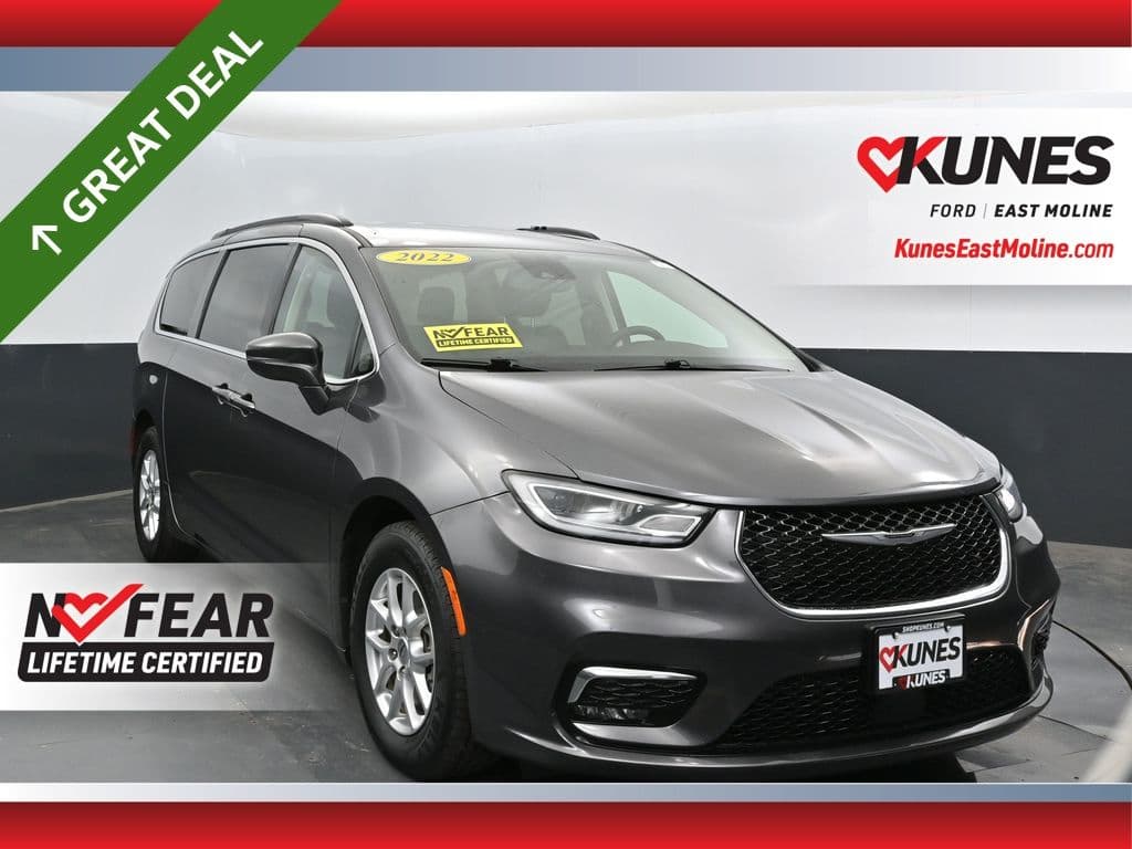 2022 Chrysler Pacifica Touring L — photo 1 of 54