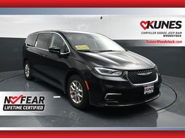 2024 Chrysler Pacifica Touring L — photo 1 of 50