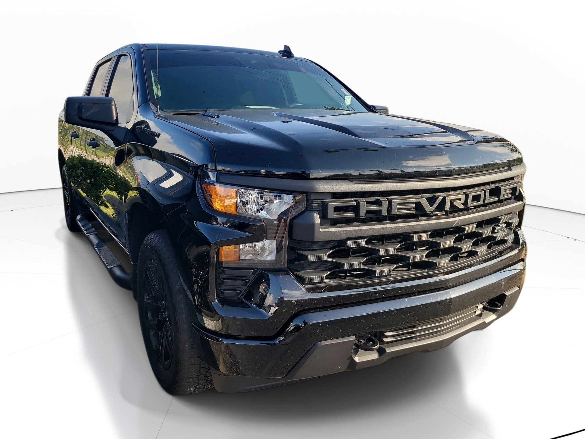 2025 Chevrolet Silverado 1500 Custom — photo 1 of 10
