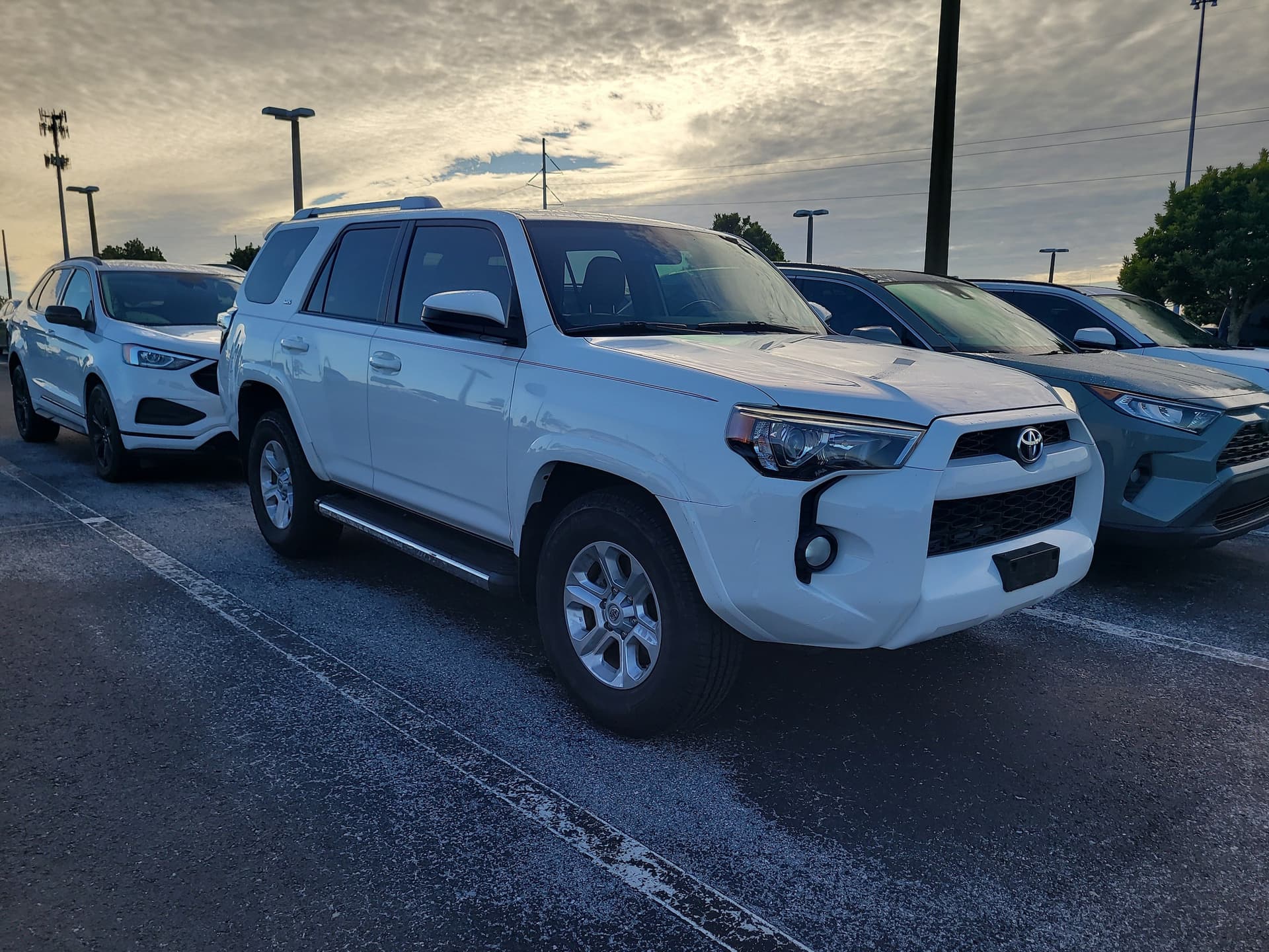 2015 Toyota 4Runner SR5 — photo 1 of 10