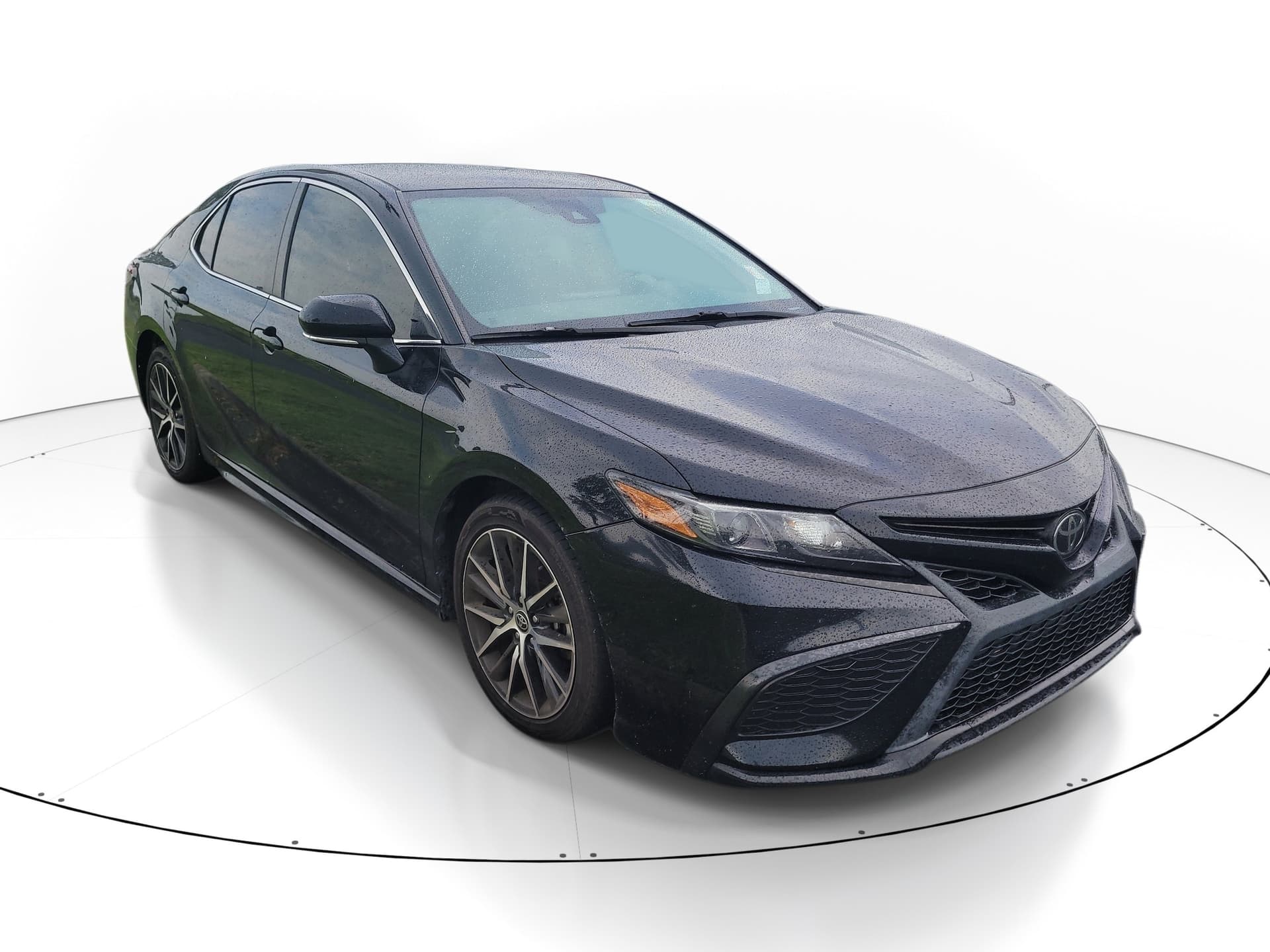 2022 Toyota Camry SE — photo 1 of 10