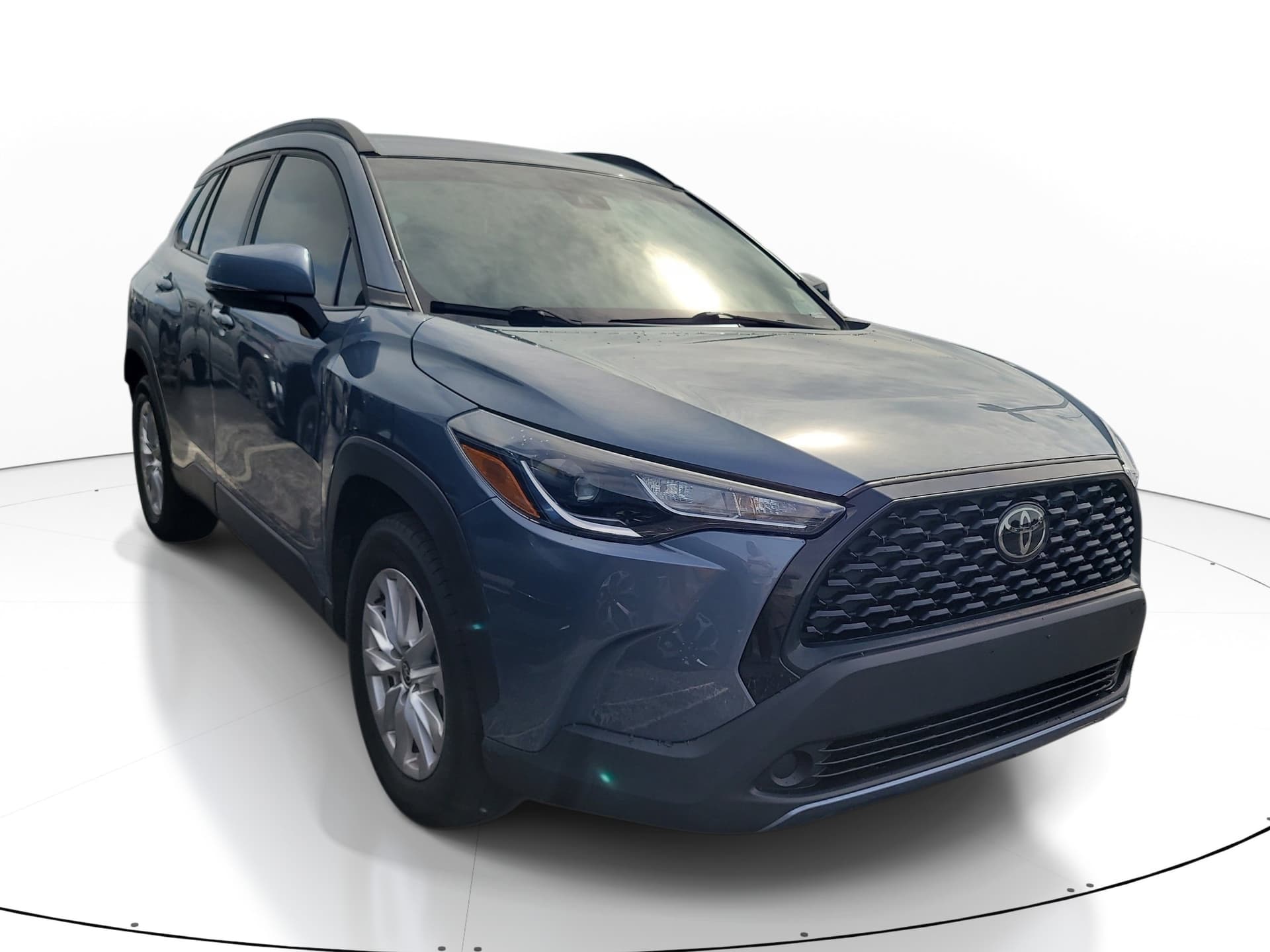 2022 Toyota Corolla Cross LE — photo 1 of 10