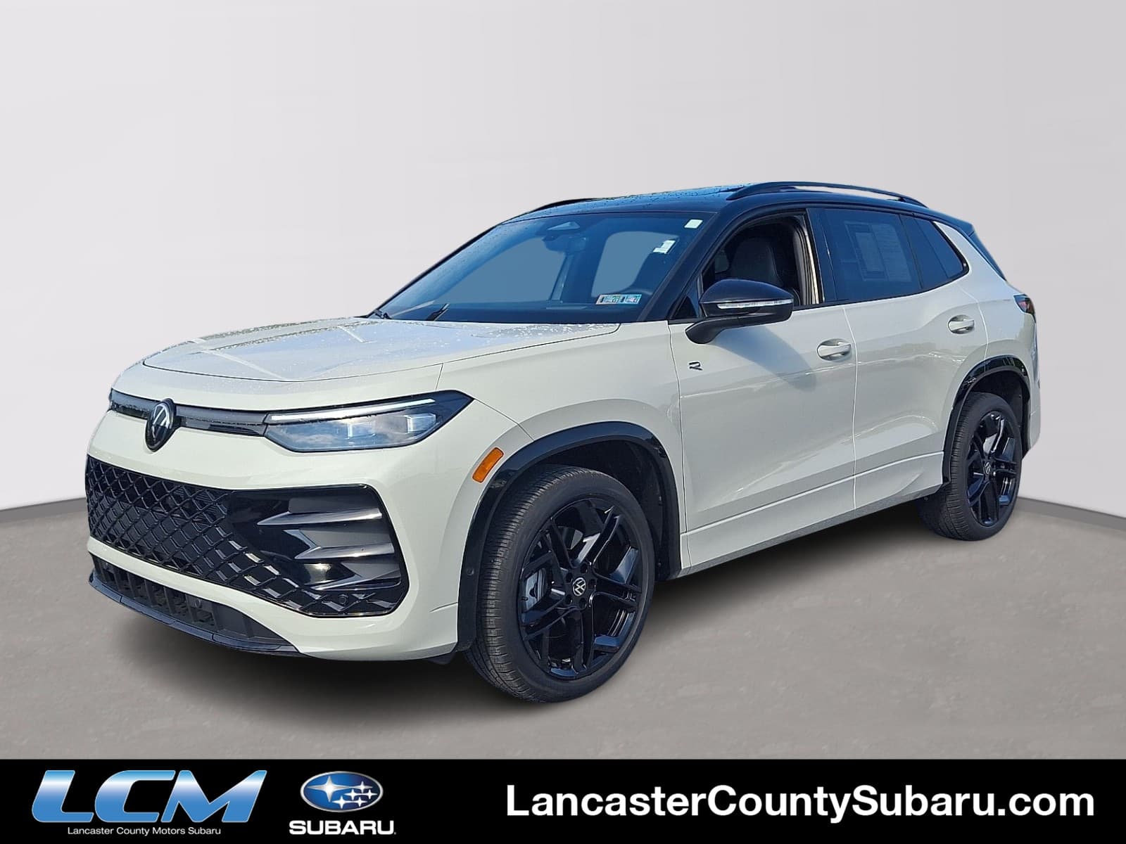 2026 Volkswagen Tiguan SE R-Line Black — photo 1 of 32