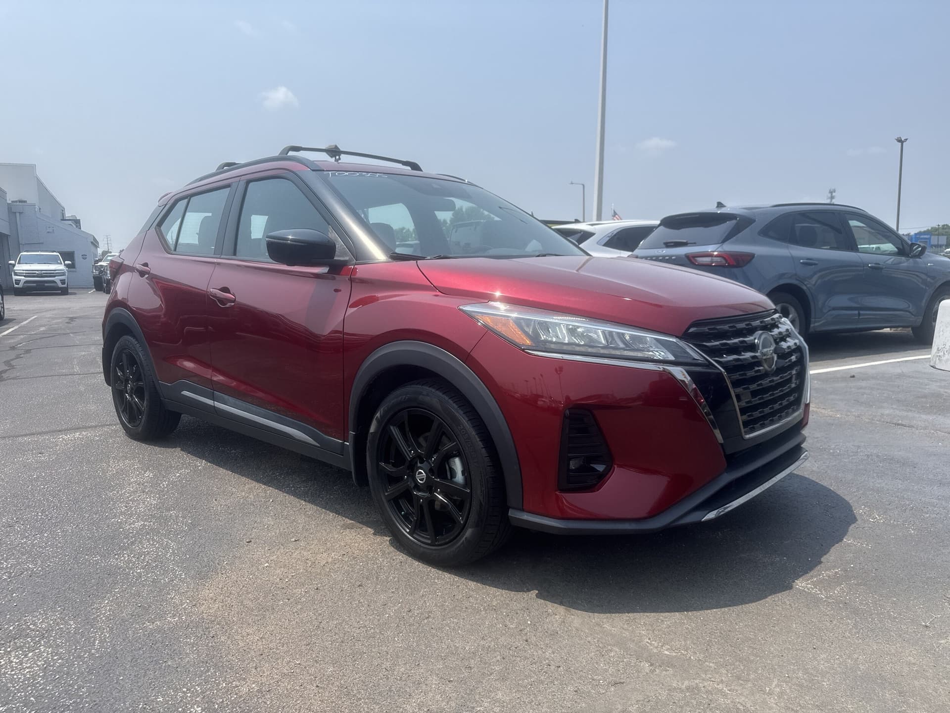 2021 Nissan Kicks SR — photo 1 of 25