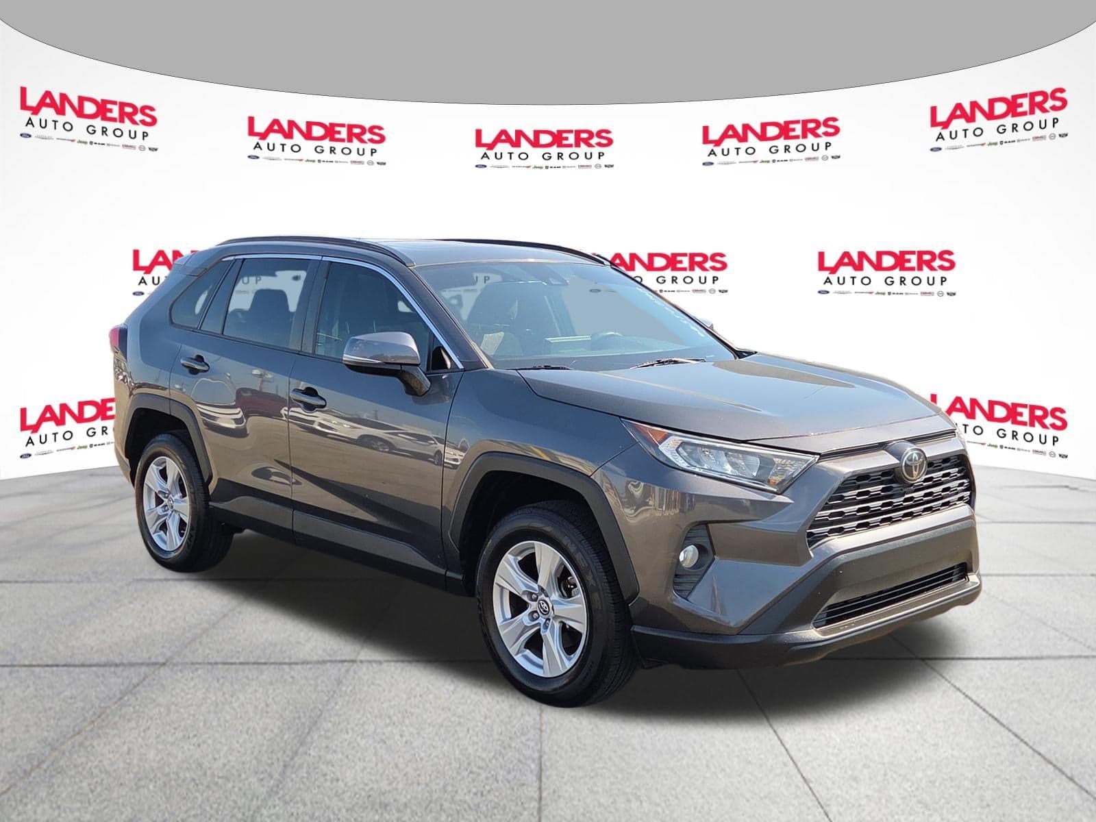 2019 Toyota RAV4 XLE — photo 1 of 27