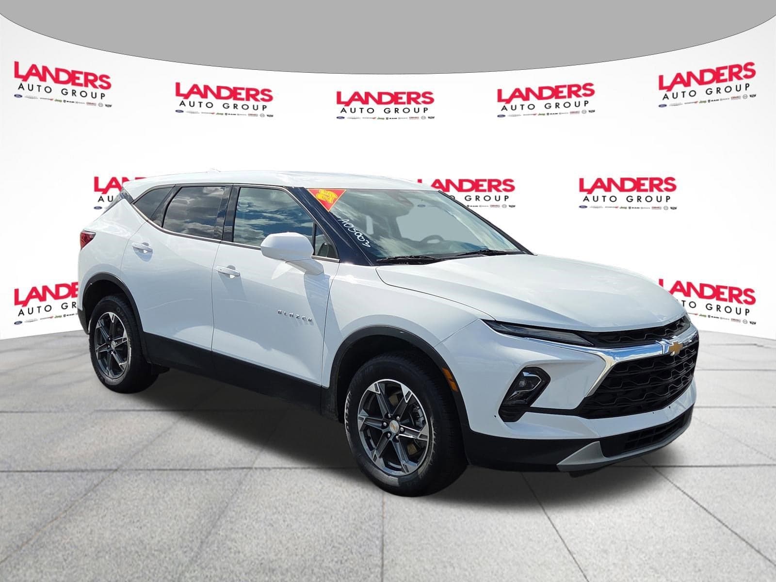 2025 Chevrolet Blazer LT — photo 1 of 27