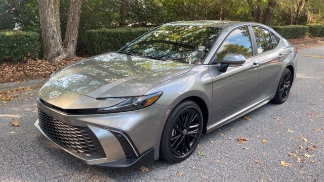 2026 Toyota Camry SE — photo 1 of 13