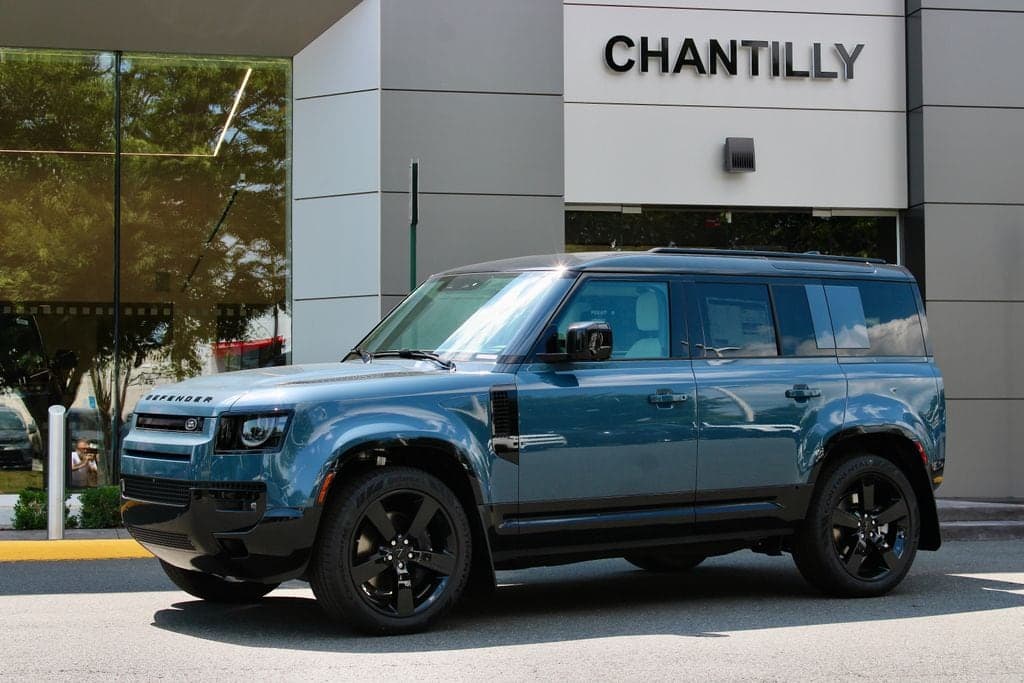 2026 Land Rover Defender 110 X-Dynamic SE 400PS — photo 1 of 34