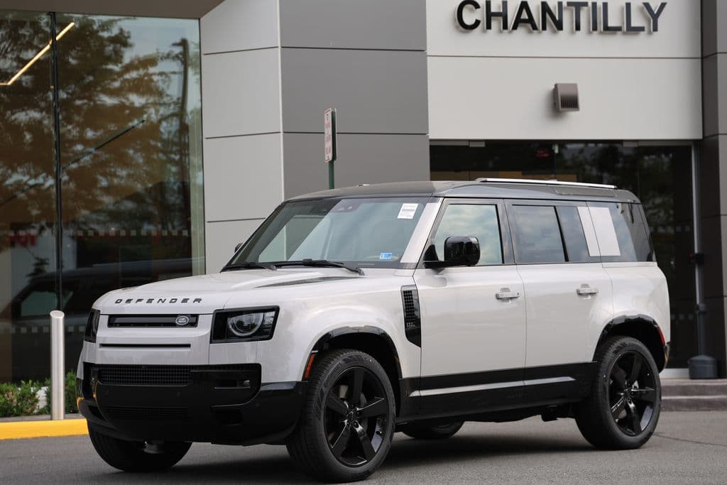 2026 Land Rover Defender 110 X-Dynamic SE 400PS — photo 1 of 41