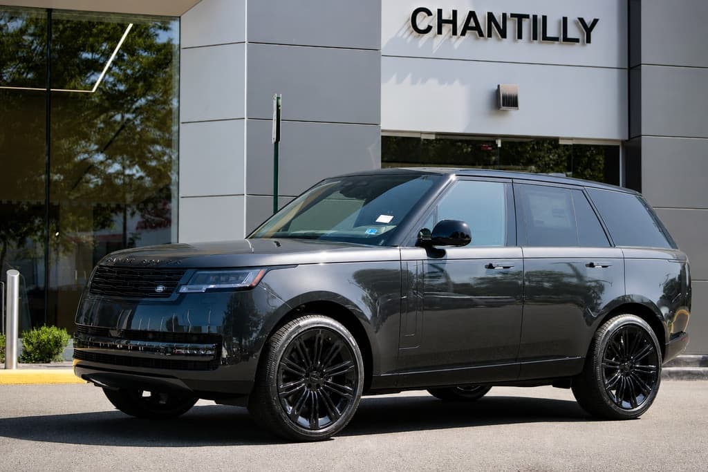 2026 Land Rover Range Rover SE 400PS — photo 1 of 35