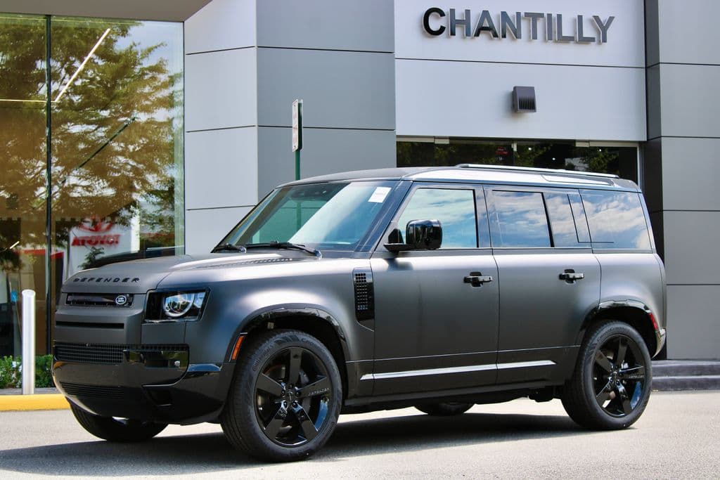 2026 Land Rover Defender 110 X-Dynamic SE 400PS — photo 1 of 32