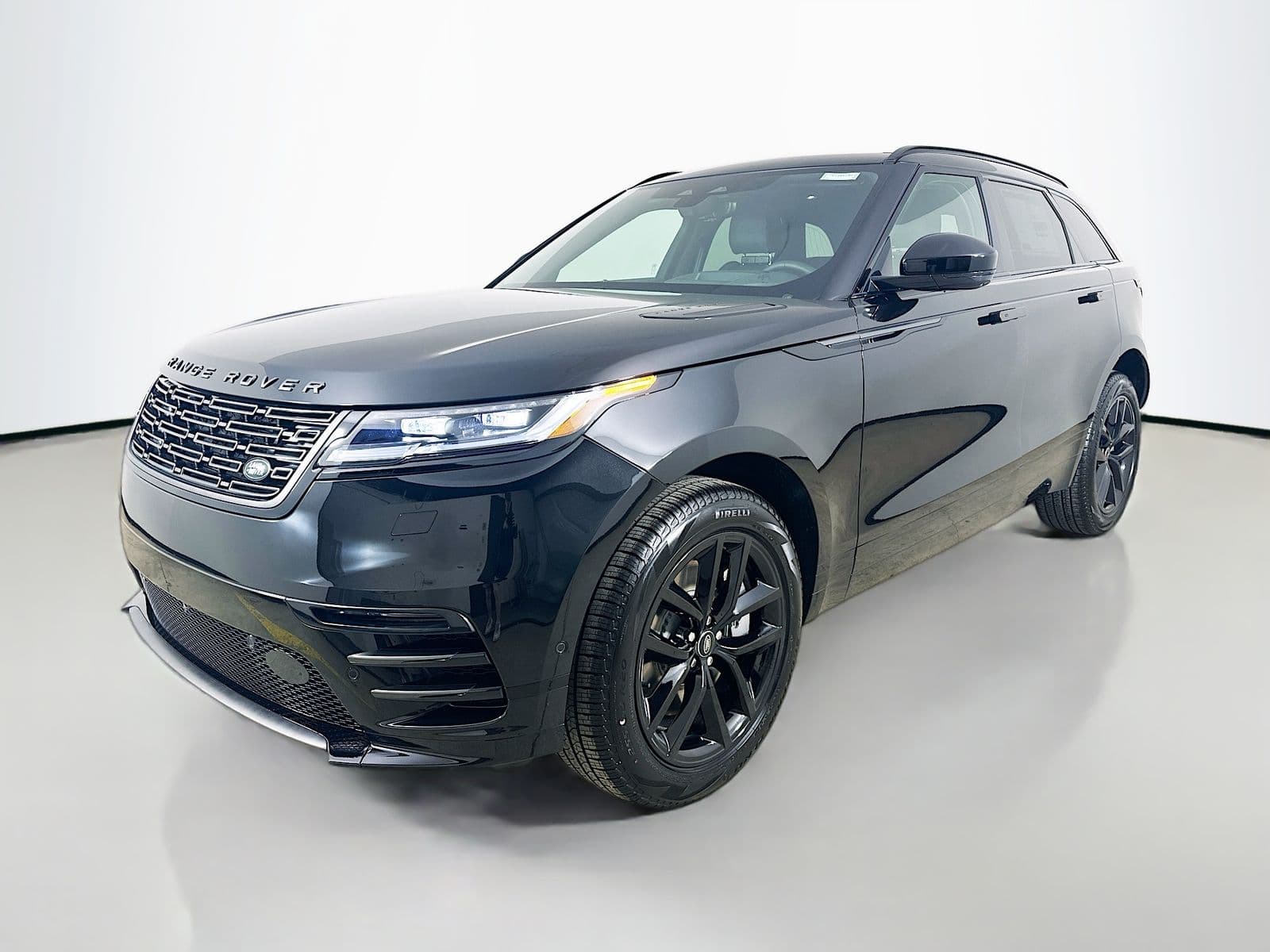 2026 Land Rover Range Rover Velar Dynamic SE — photo 1 of 51