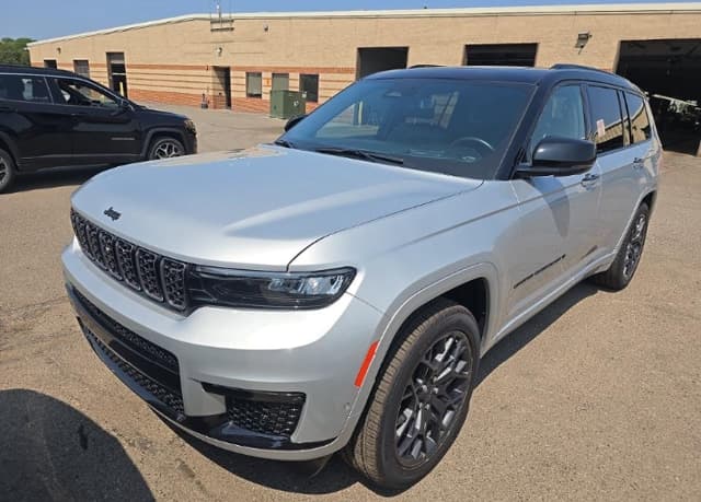 2025 Jeep Grand Cherokee L Summit — photo 1 of 6