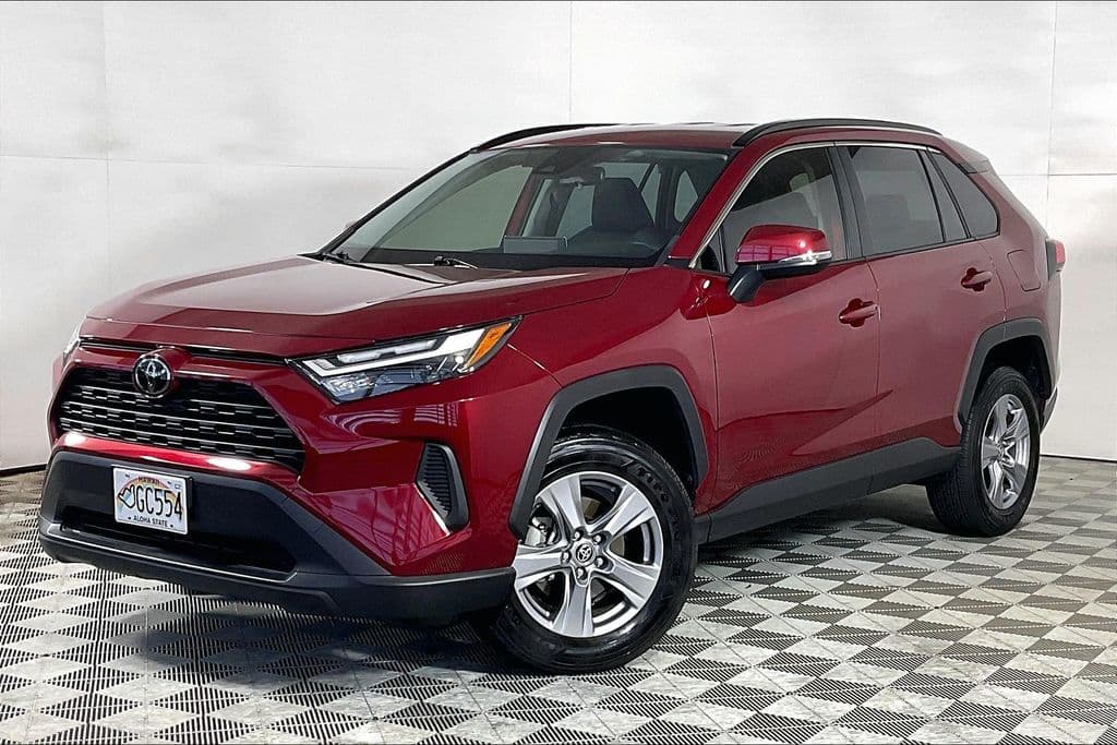 2025 Toyota RAV4 XLE — photo 1 of 33