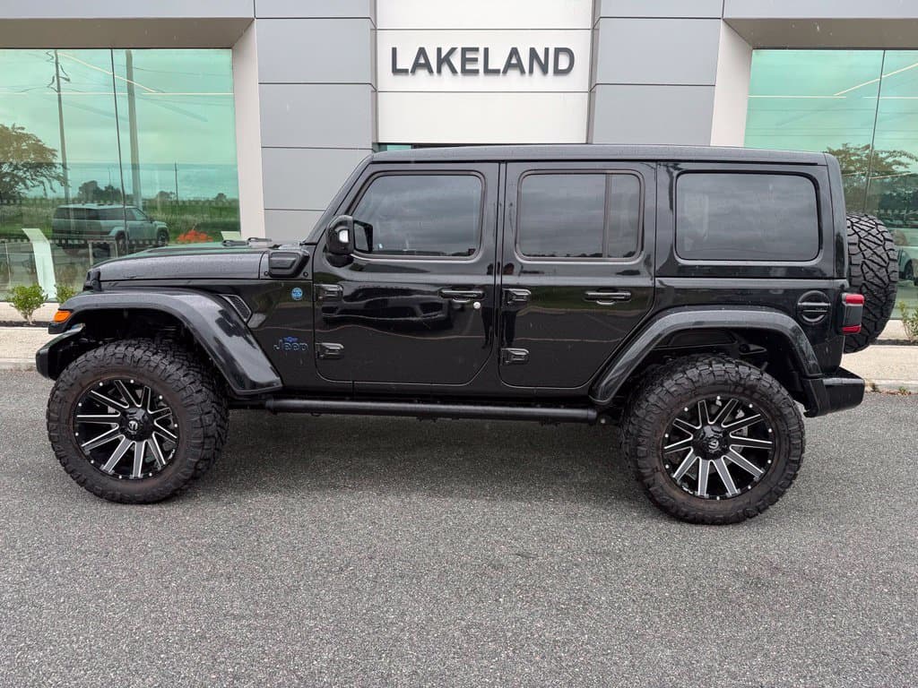 2022 Jeep Wrangler Base — photo 1 of 10