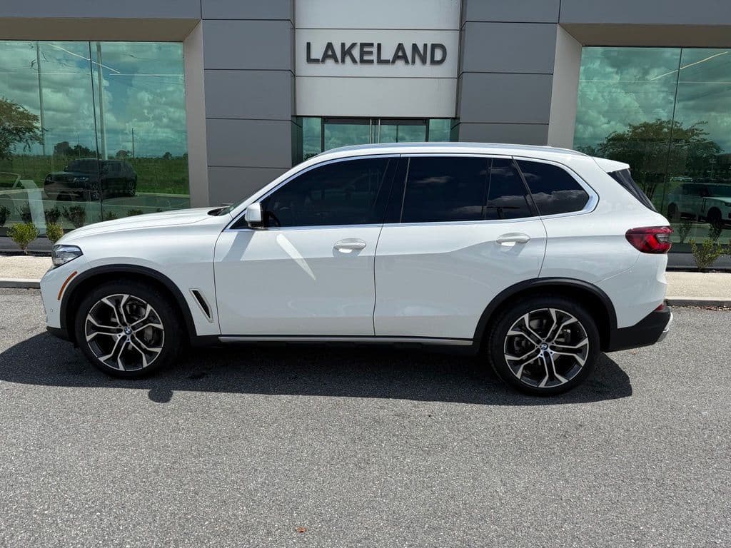 2023 BMW X5 sDrive40i — photo 1 of 10
