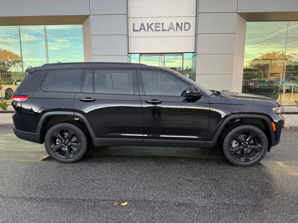 2025 Jeep Grand Cherokee L Limited — photo 1 of 11