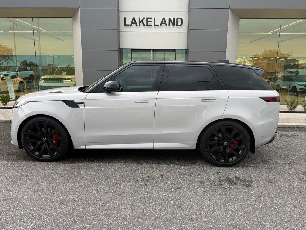 2024 Land Rover Range Rover Sport Dynamic SE — photo 1 of 10